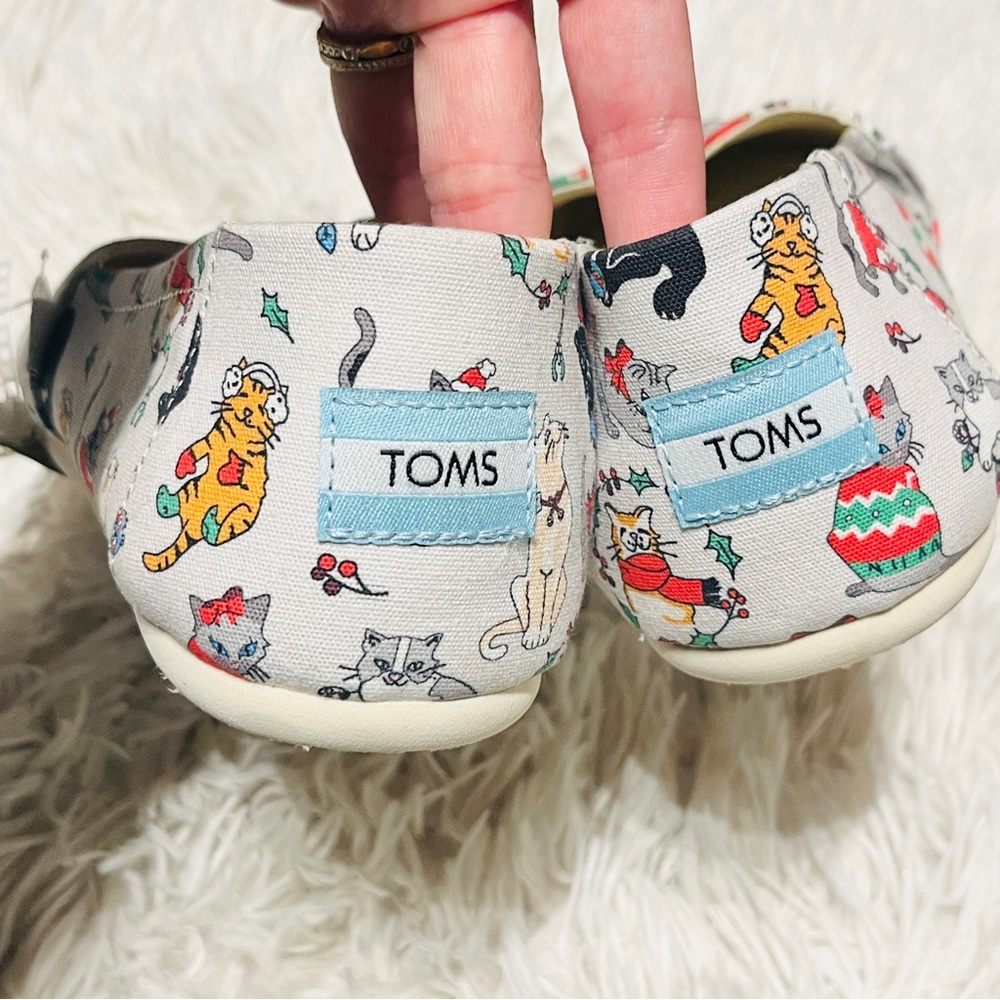 TOMS Christmas Cats Slip On Gray Belmont Shoes Holiday Espadrille Flats NWT - Picture 2 of 8